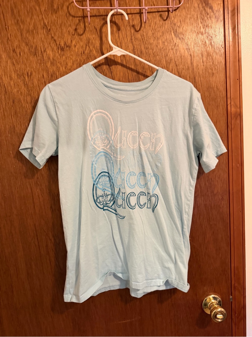 Time and Tru Light Blue 'Queen' Stacked Graphic Tee
